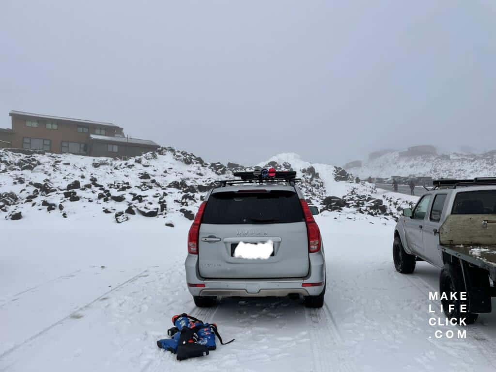 Haval H9 in the Snow