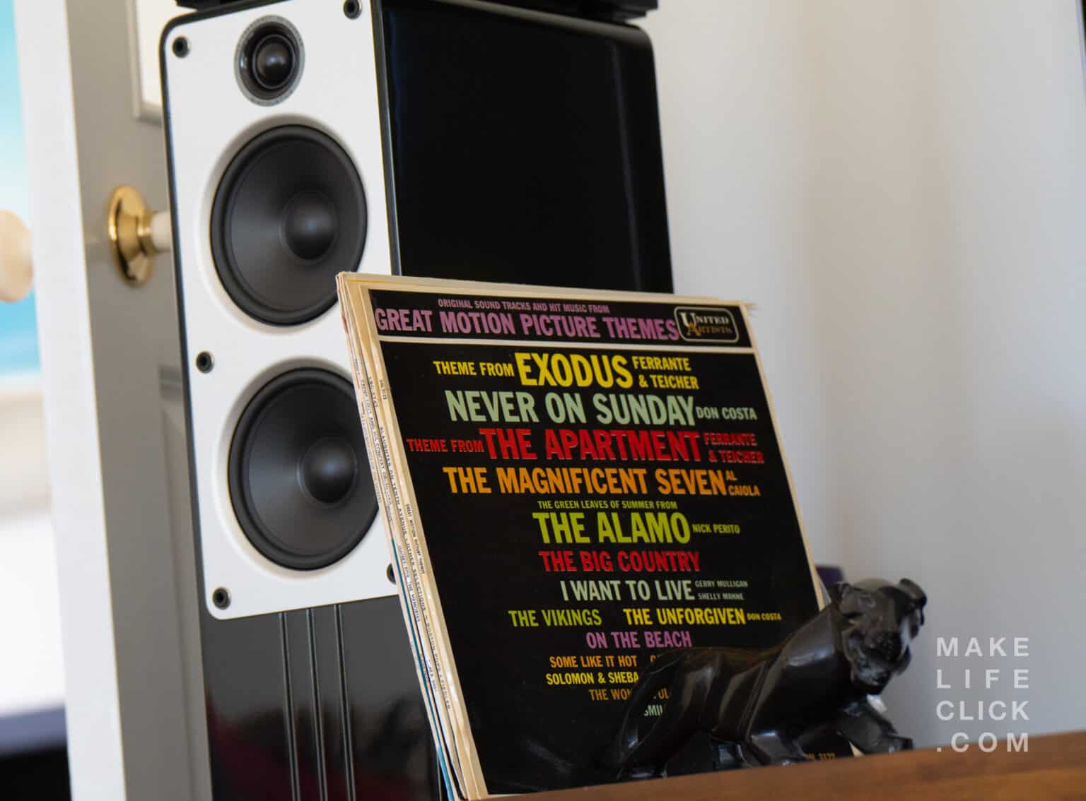 CD vs. Vinyl A Comprehensive Comparison for Aspiring Audiophiles